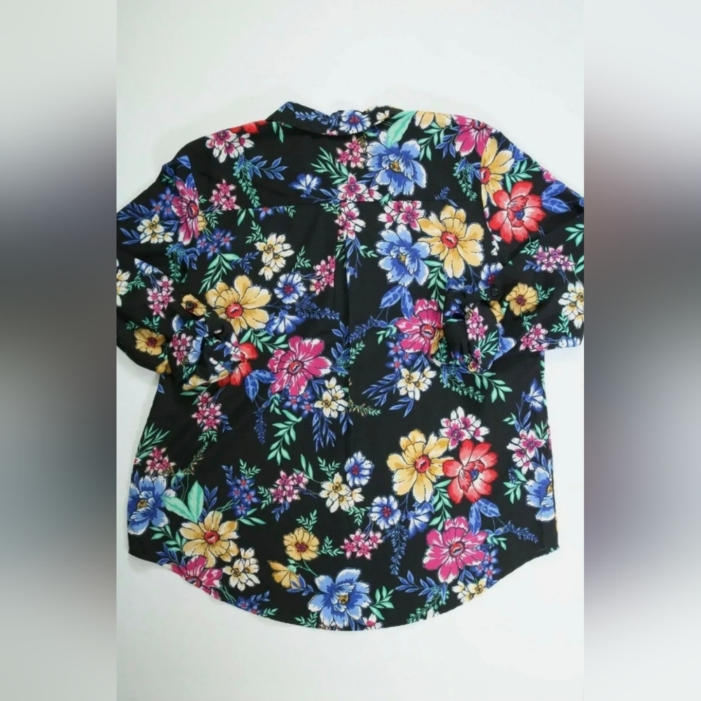 5 for $25 Bundle Deal - NWT Floral Women's Top - Black Multicolor